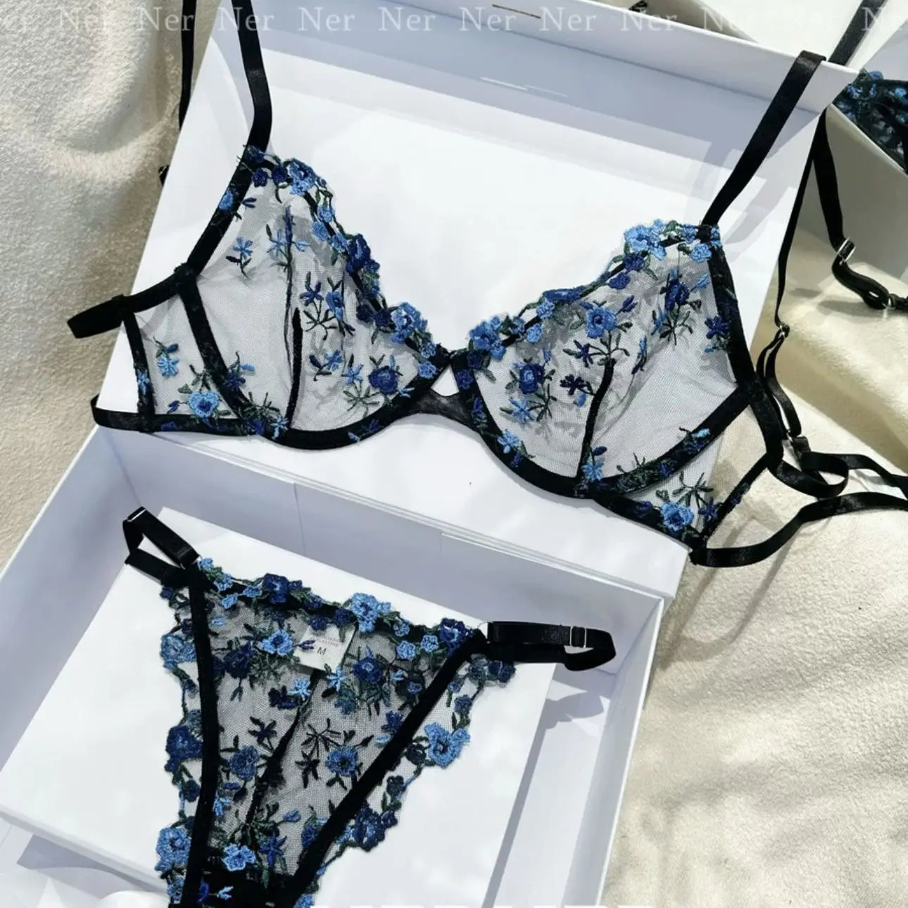 L / Black and blue suit