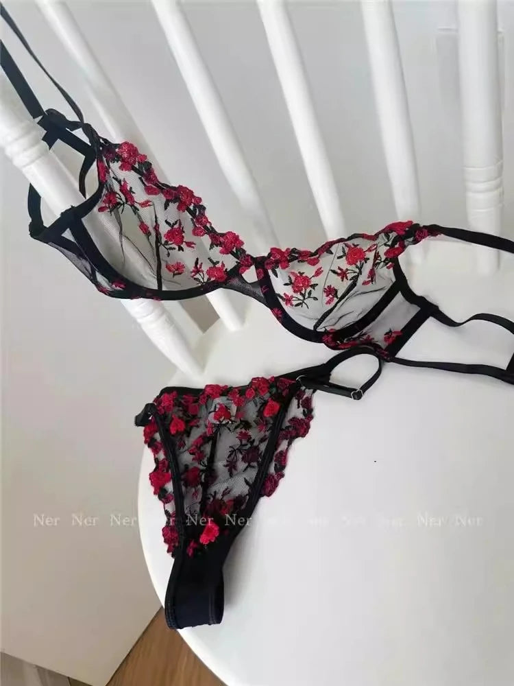 L / Black and red suit