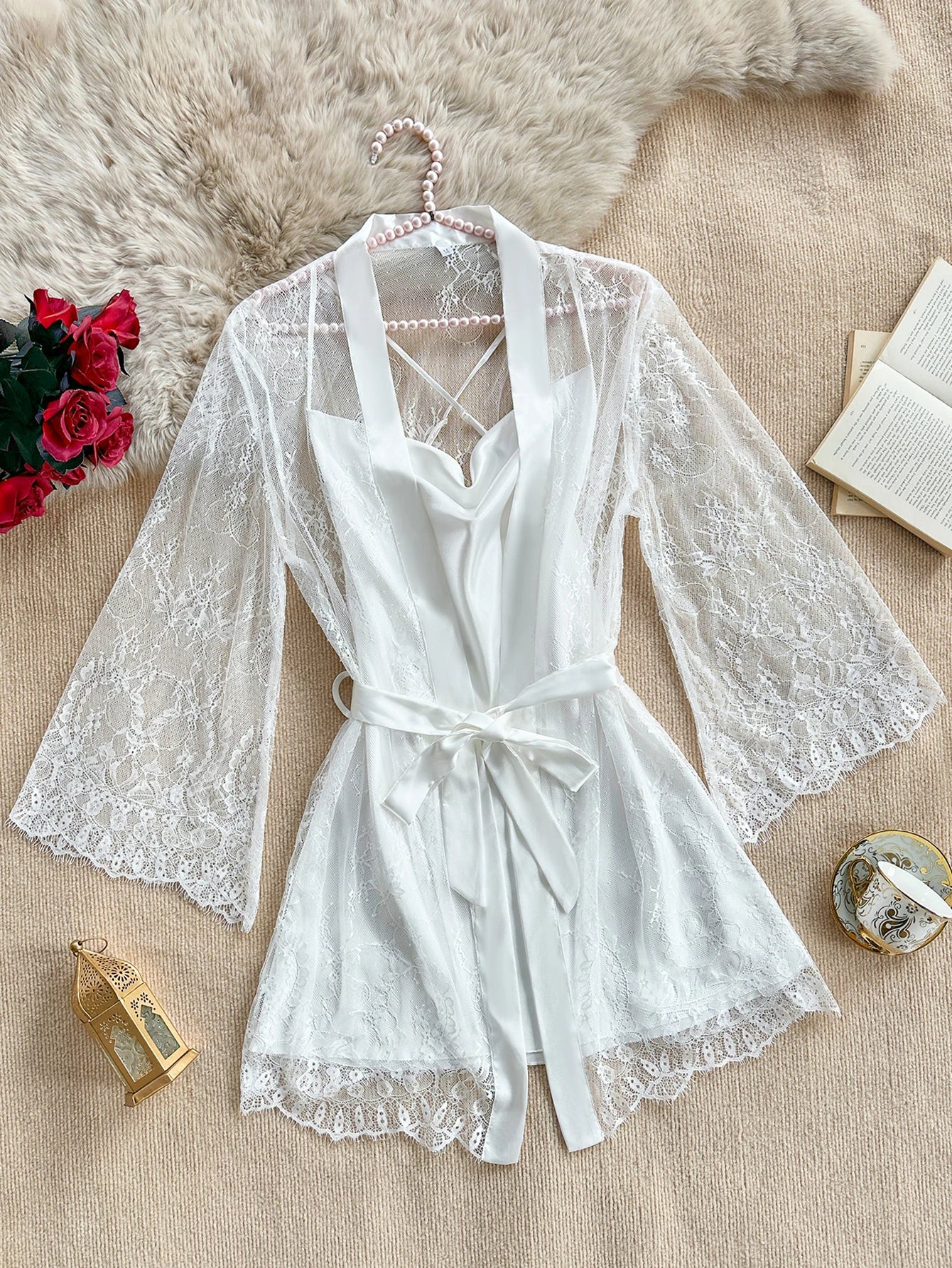 WHITE / M